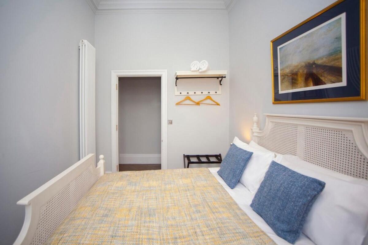 Stylish City Centre Apartment - Bath Bagian luar foto