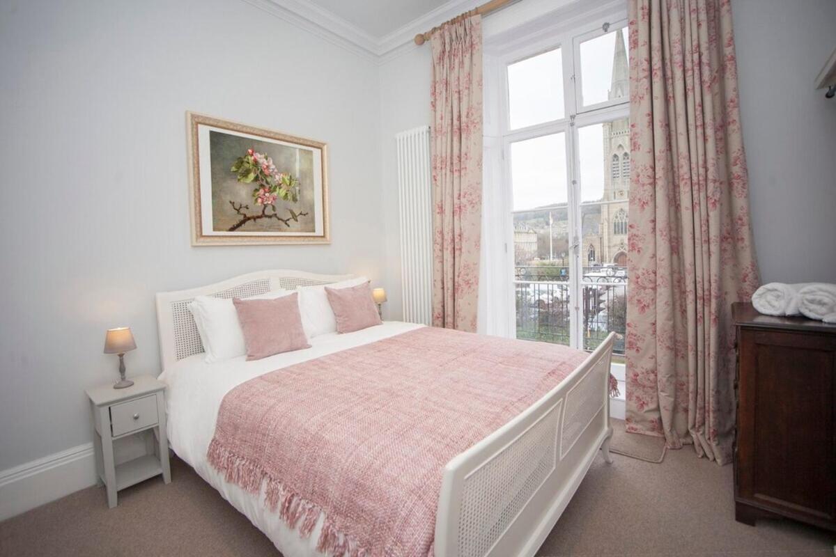 Stylish City Centre Apartment - Bath Bagian luar foto