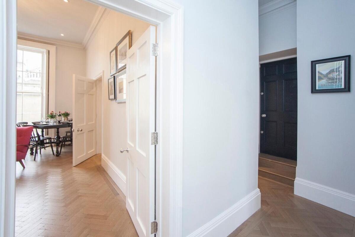 Stylish City Centre Apartment - Bath Bagian luar foto