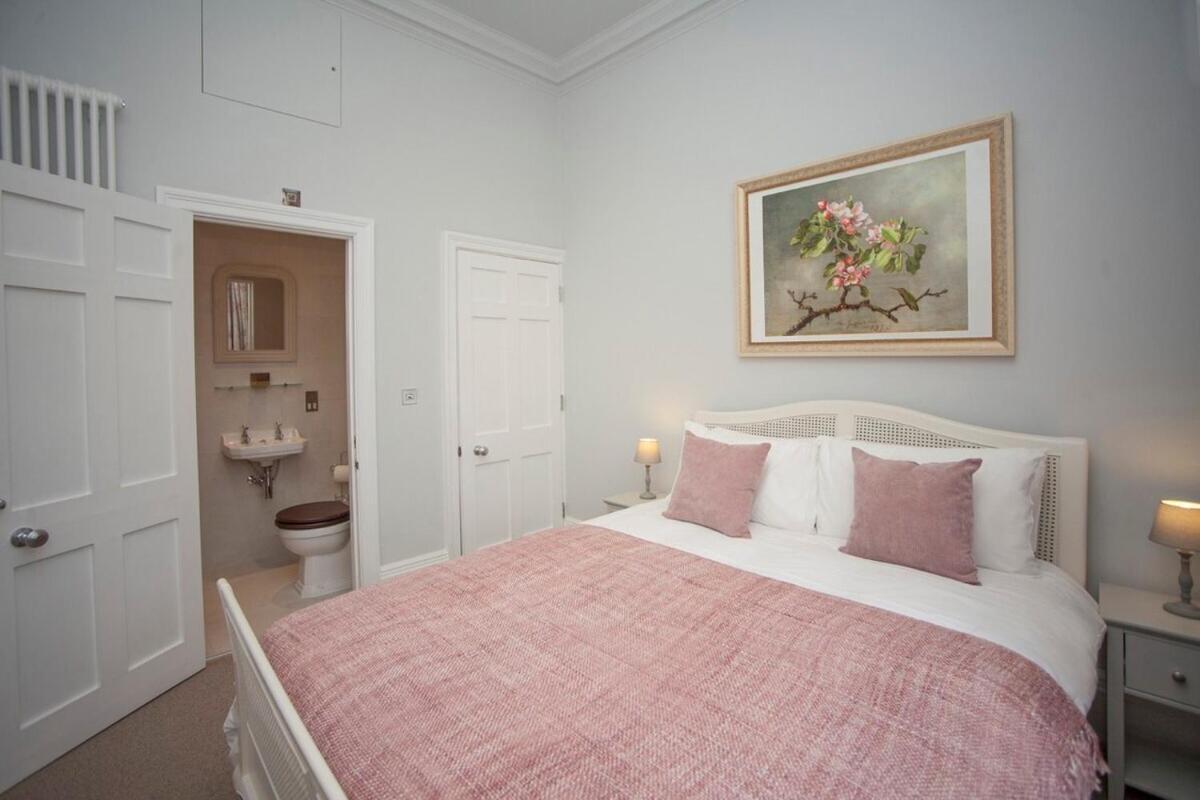 Stylish City Centre Apartment - Bath Bagian luar foto
